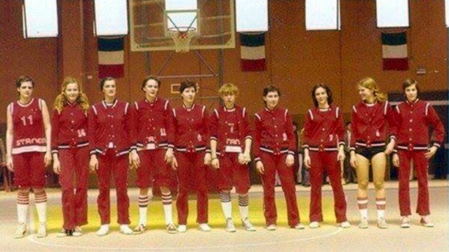 Standa Milano Campione d'Italia Juniores 1976: Paoli, Cornelli, Cinzia Guglielmini, Zanelli, Penati, Bergagna, Vanzini, Filippetto, Paolazzi, Galimberti. Allenatore Gianni Gianello.
